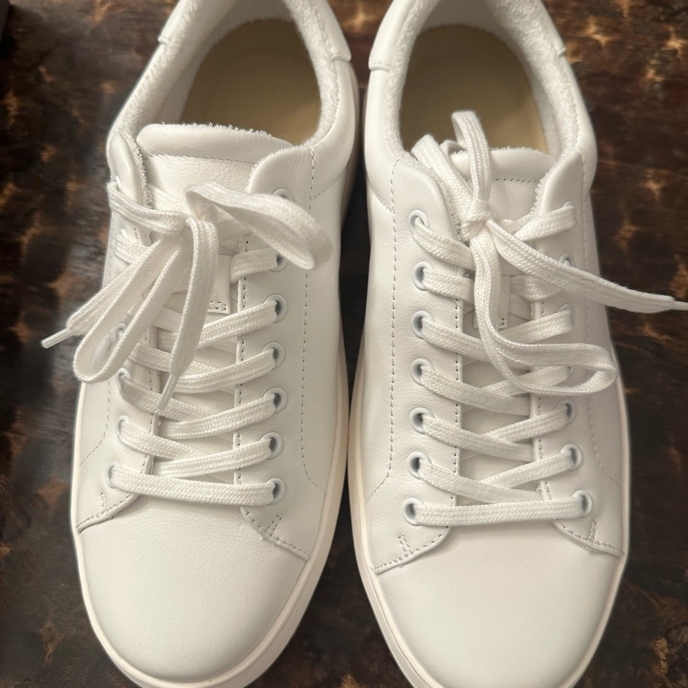 Abeo Classic White Women's Sneakers